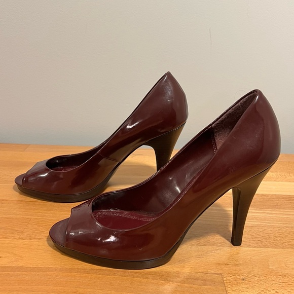 Open-toe Burgundy/Maroon heels - GUC - size 39 - Picture 5 of 7